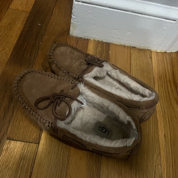 Ugg moccasins - Picture 2 of 5